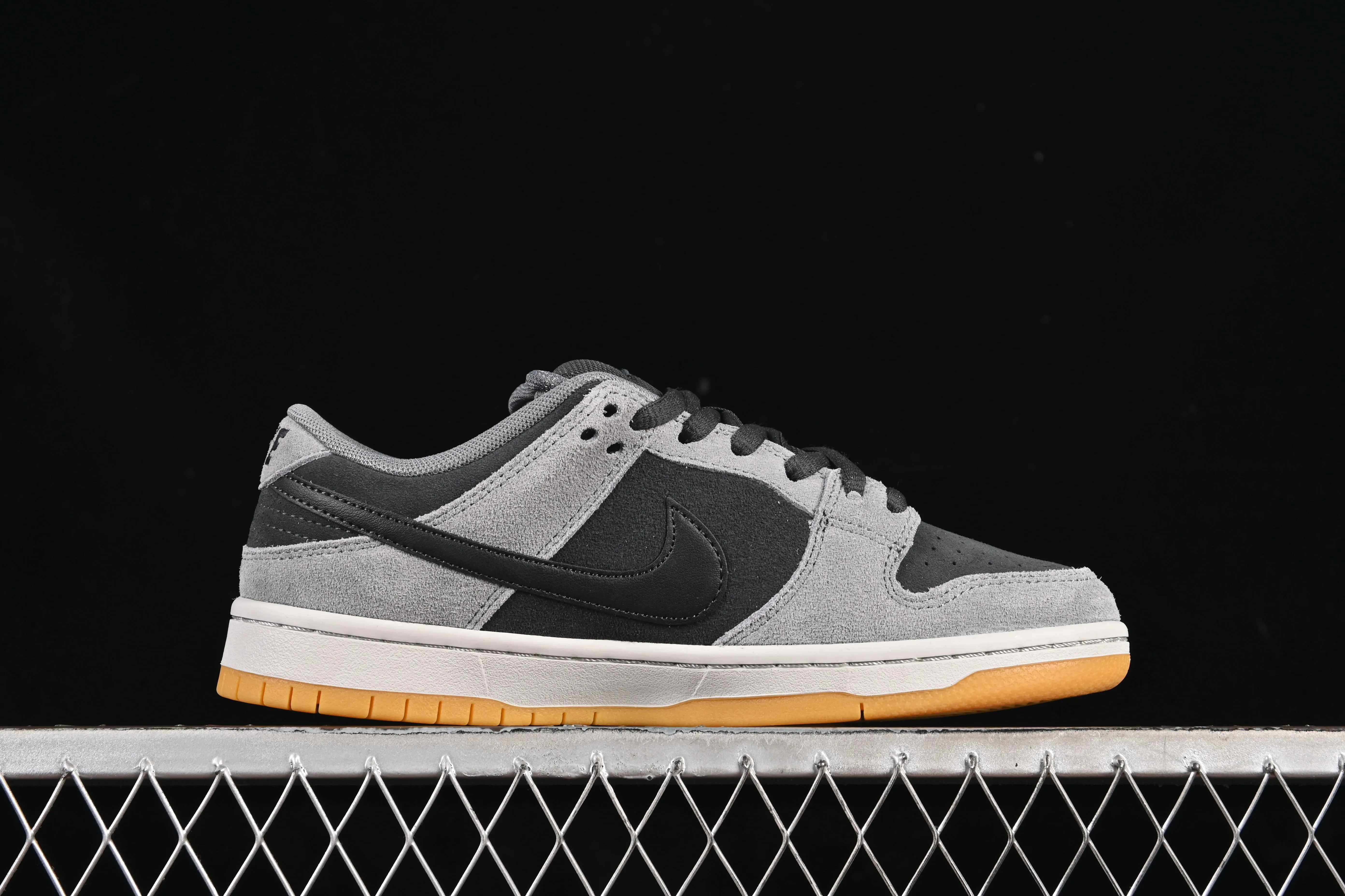 All categories Nk SB Dunk series Nk SB Dunk Low low-top sneakers Nike SB Dunk Low black gray low-top casual sneakers HF3063-001